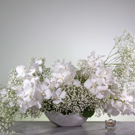 Lady in White - beverlyhillsflorist