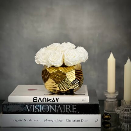 Valentines Day Flowers, Gold Vase, Modern floral arrangement, Birthday FLowers, Love Flowers, Thinking of you flowers, Beverly Hills Florist, Same day delivery