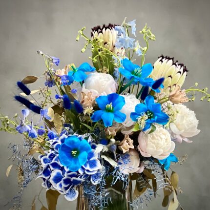 When your Monday's are feeling rather blue. Why not try this quiet little bouquet from  Beverly Hills Florist to bring a bit of serenity into your week with same day delivery service. This sure to never disappoint, these wonderful selections of blues tulips, white peonies, and white king protea are there to brighten even the gloomiest of days.