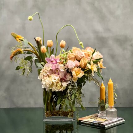 Beverly Hills Florist presents same day delivery for our "Dusk Till Dawn" arrangement ! This floral piece consists of Cream Dutch Tulips, Hydrangeas, Pink Spray Roses, Cream Ecuadorian Roses, Orchids, various greens and Eucalyptus. Wonderful for Birthdays, Thank you & Thinking of you.